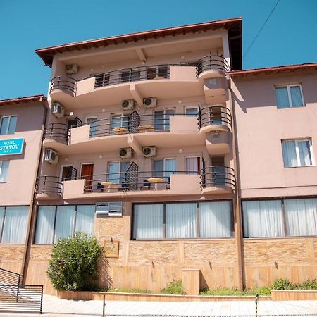 Hotel Istatov 诺弗多伊兰 外观 照片