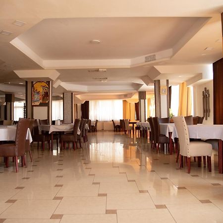 Hotel Istatov 诺弗多伊兰 外观 照片