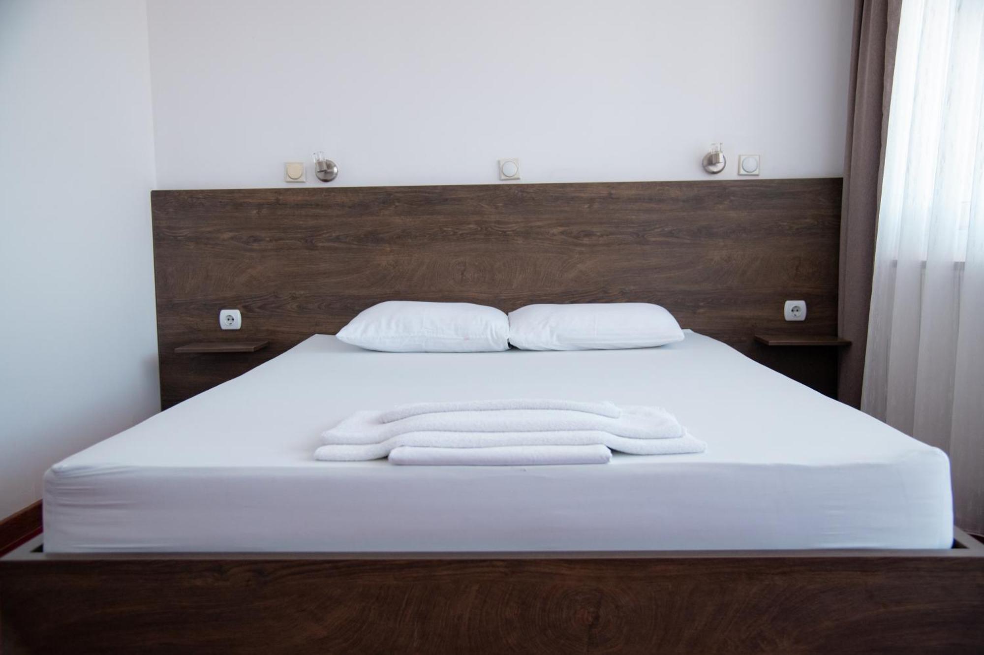 Hotel Istatov 诺弗多伊兰 外观 照片