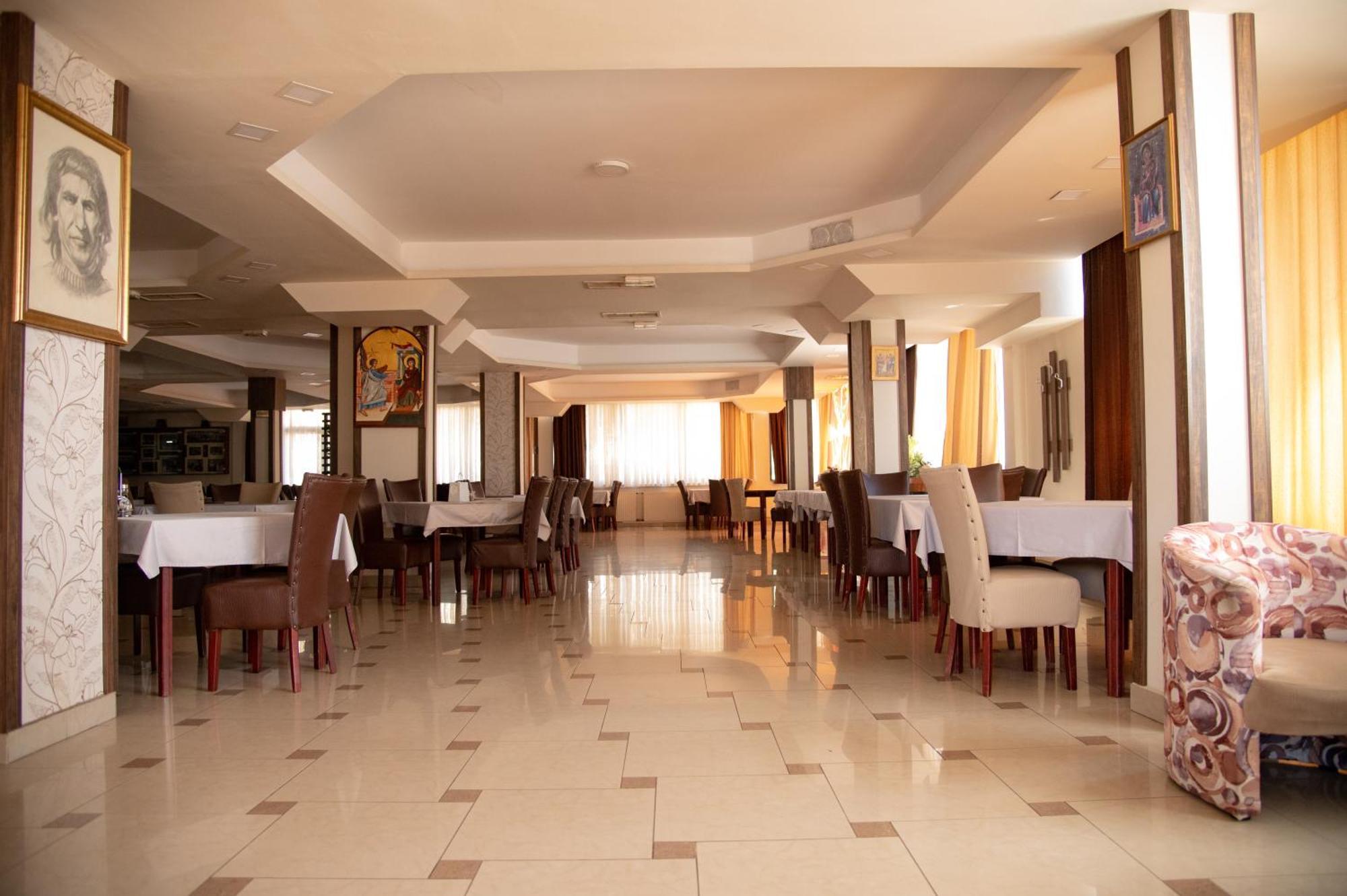 Hotel Istatov 诺弗多伊兰 外观 照片