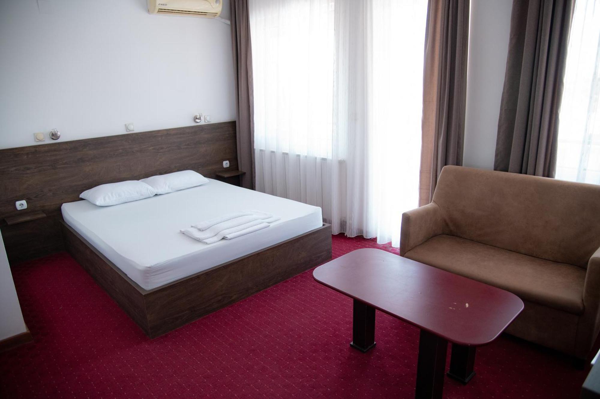 Hotel Istatov 诺弗多伊兰 外观 照片