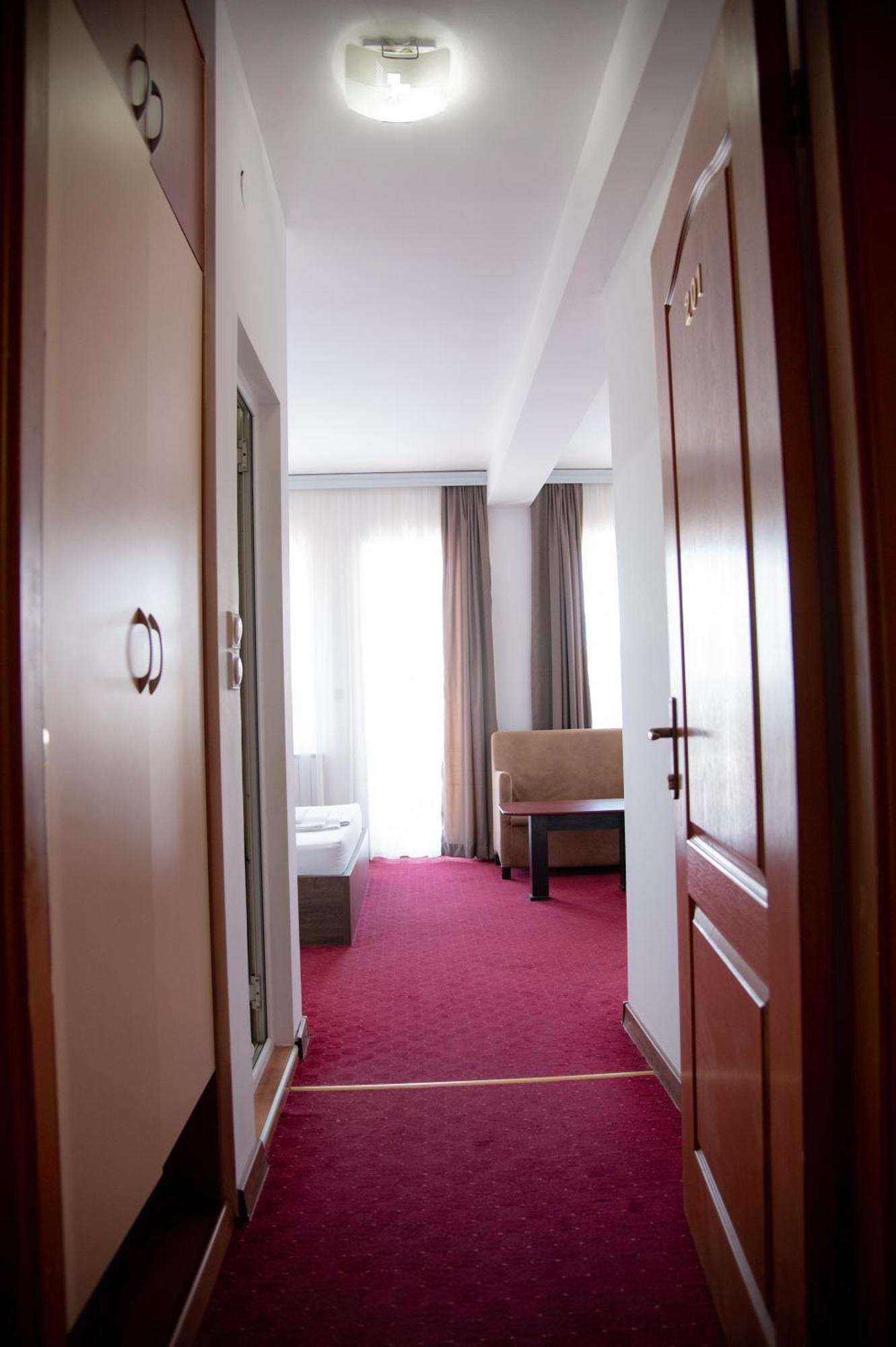 Hotel Istatov 诺弗多伊兰 外观 照片