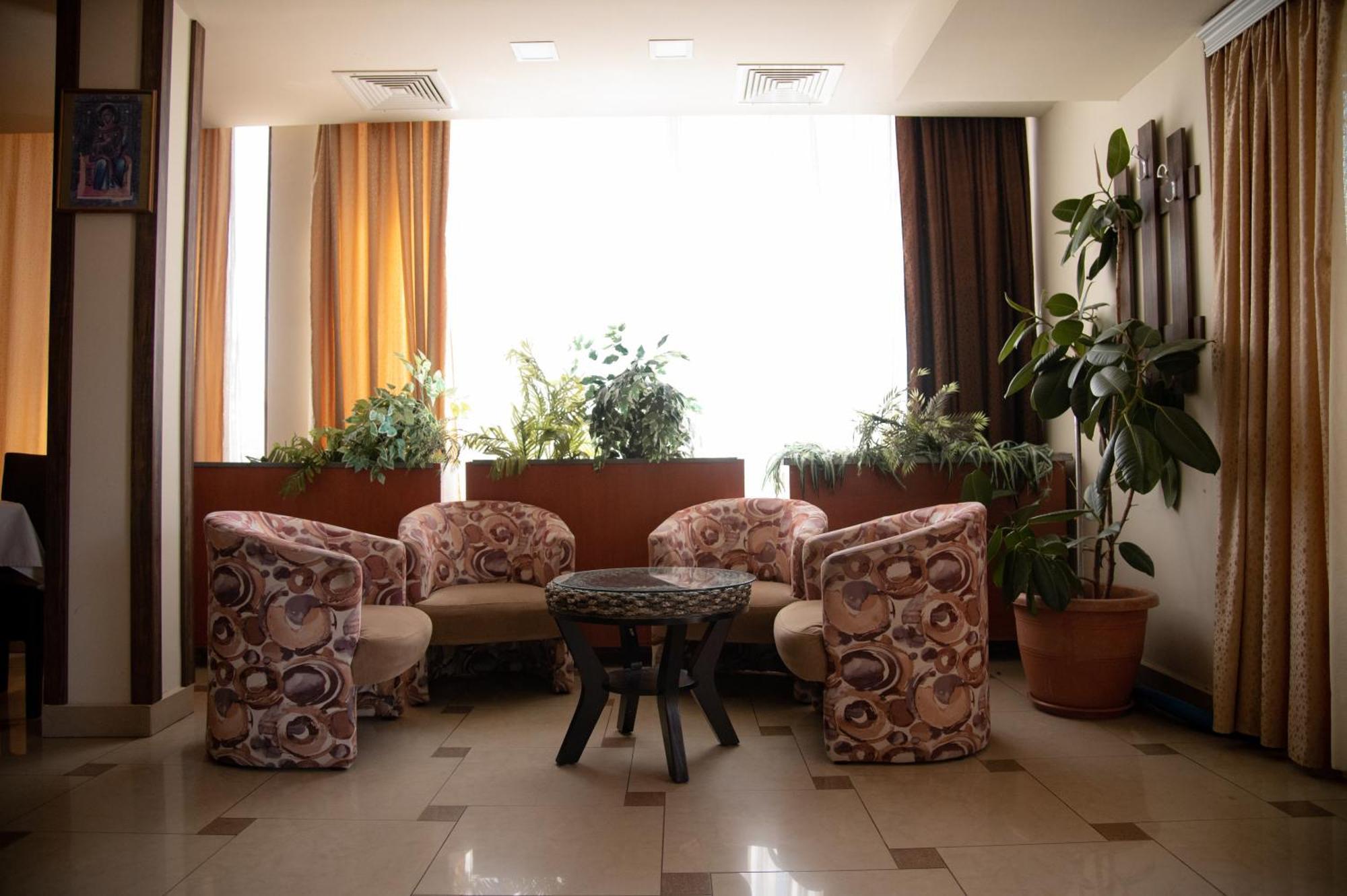 Hotel Istatov 诺弗多伊兰 外观 照片