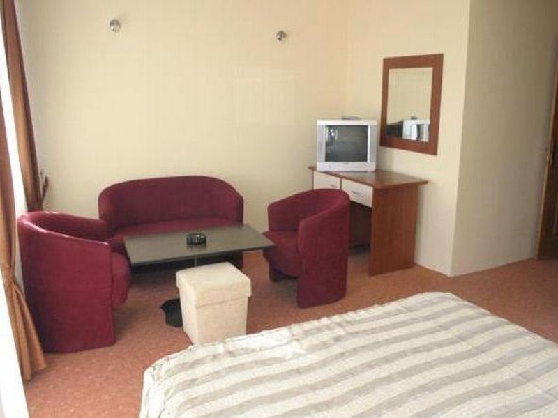 Hotel Istatov 诺弗多伊兰 外观 照片