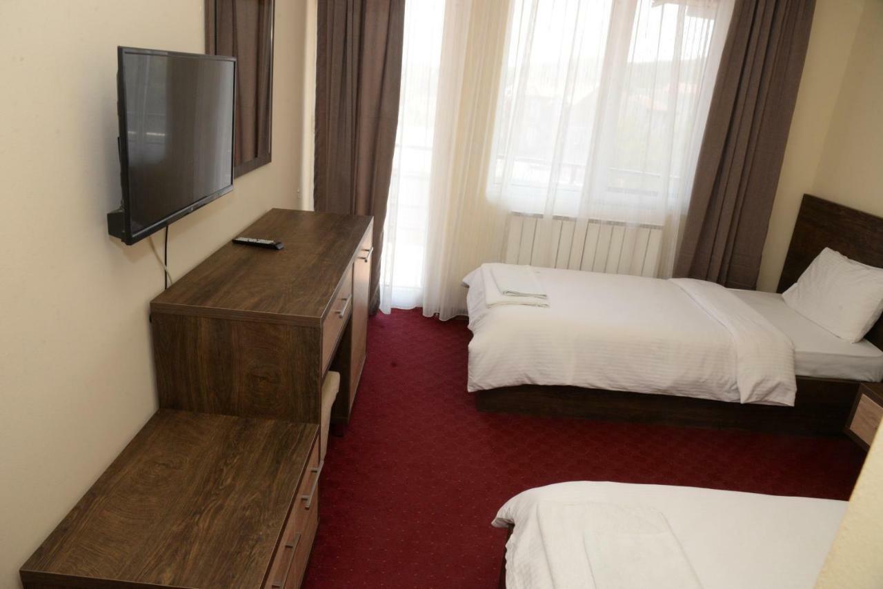 Hotel Istatov 诺弗多伊兰 外观 照片