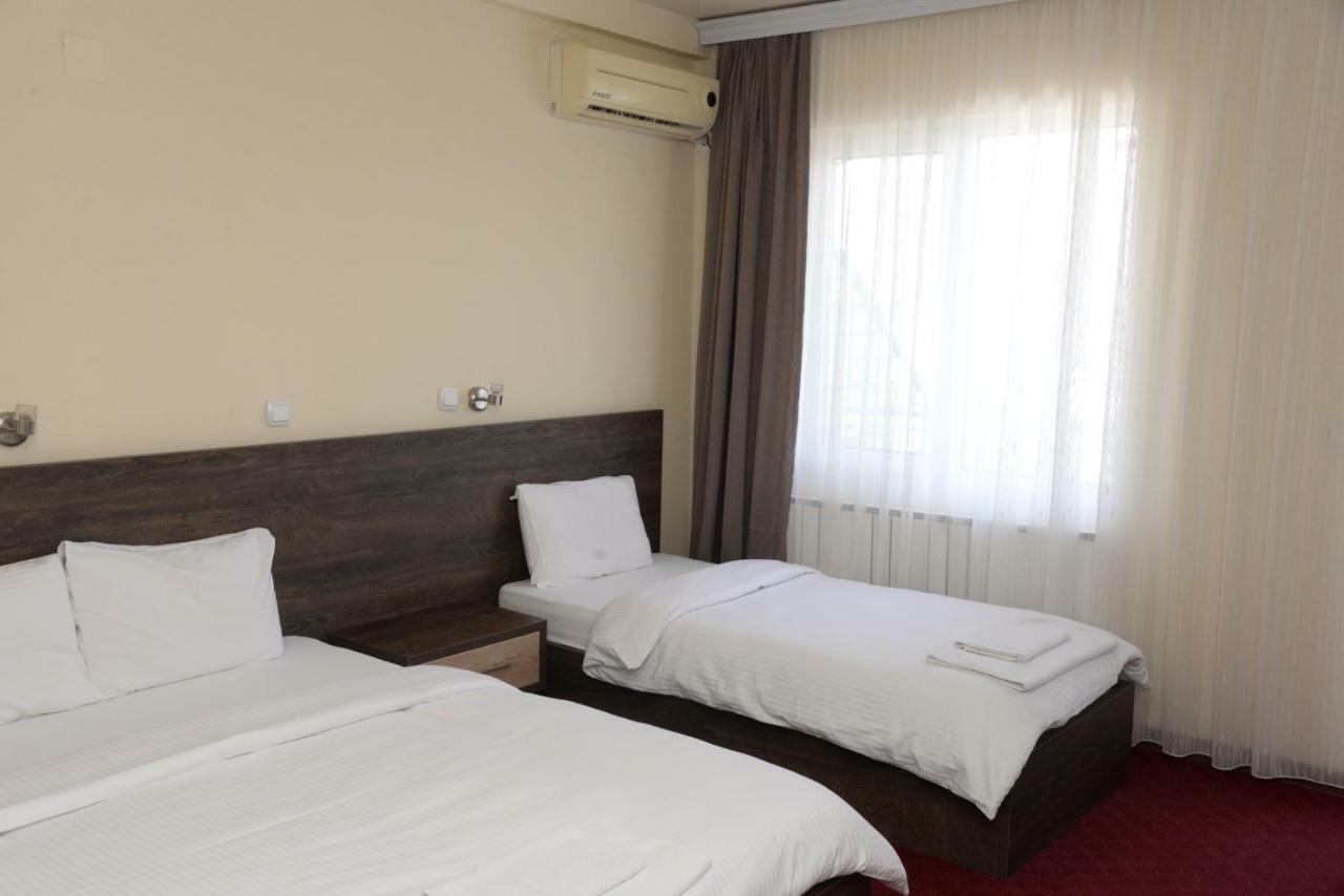 Hotel Istatov 诺弗多伊兰 外观 照片