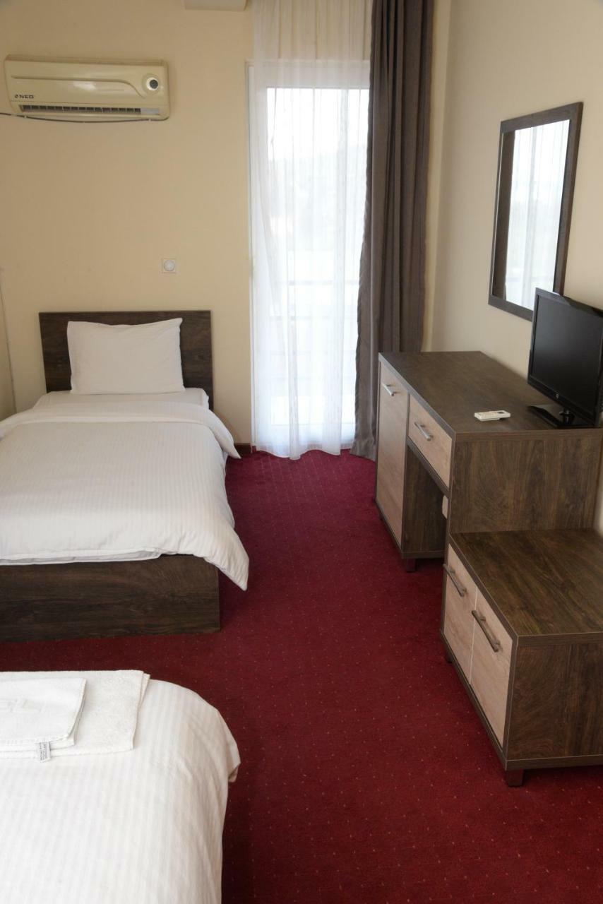 Hotel Istatov 诺弗多伊兰 外观 照片