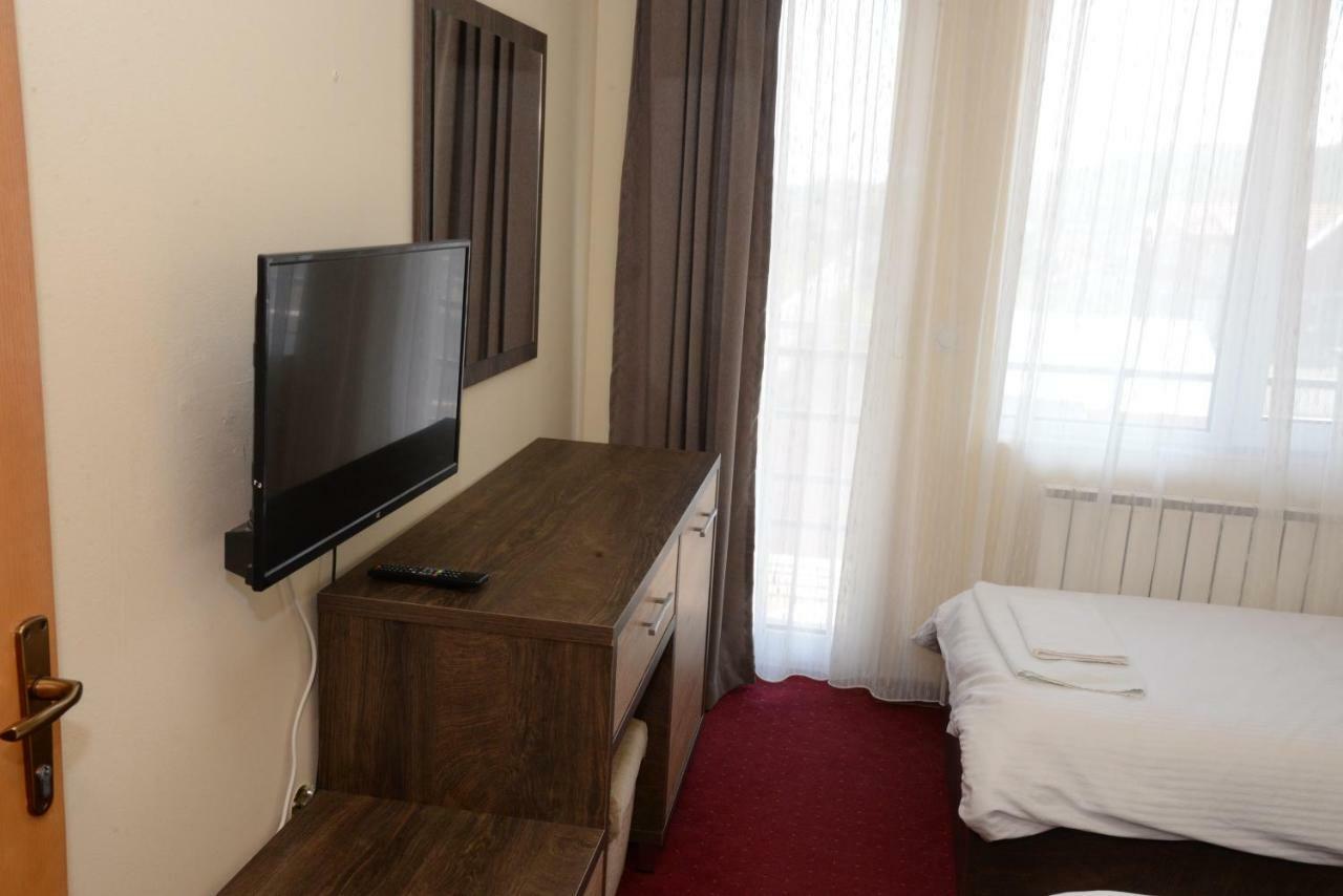 Hotel Istatov 诺弗多伊兰 外观 照片