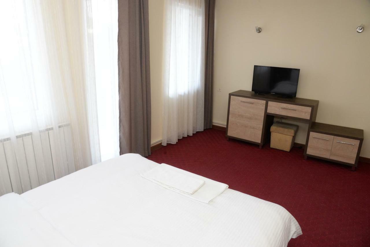 Hotel Istatov 诺弗多伊兰 外观 照片